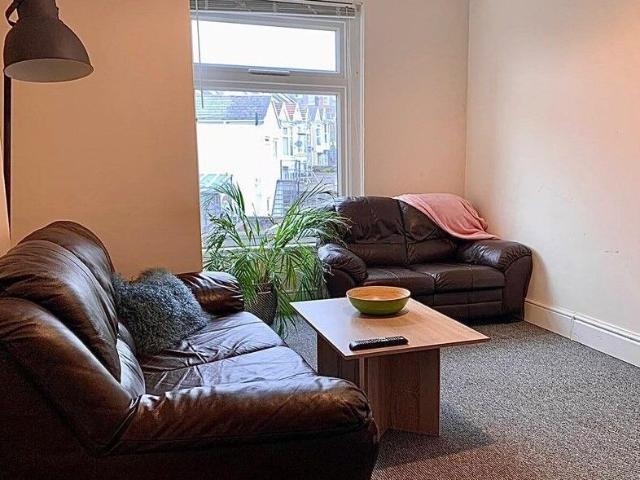 Gwydr Cres, Swansea, SA2