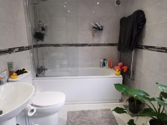 Gwydr Crescent, Uplands, Swansea SA2 0AA StudentDigz Ltd
