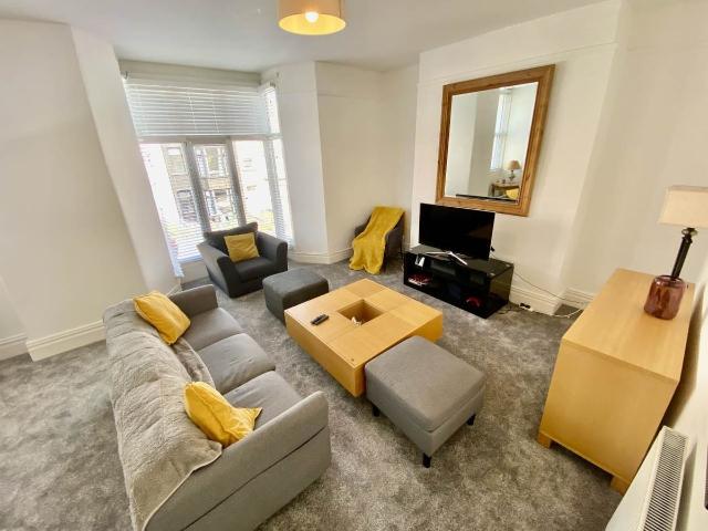Gwydr Crescent, Uplands, Swansea SA2, 2 bed flat to rent, £1,200 pcm | PrimeLocation