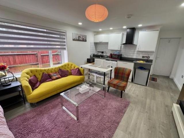 Gwynant Crescent, Cardiff CF23 1 bed house to rent £850 pcm £196 pw