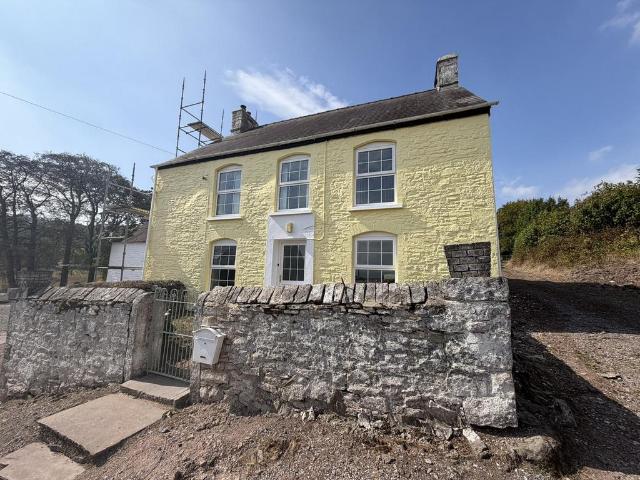 Gwynfe, Llangadog, Carmarthenshire. 4 bed detached house to rent £1,000 pcm £231 pw
