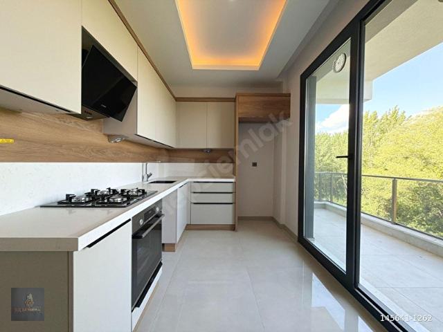 GÜÇ'TEN AKÇAYDA DENİZE 600M K.OTOPARKLI SIFIR PROJEDE 2+1 DAİRE