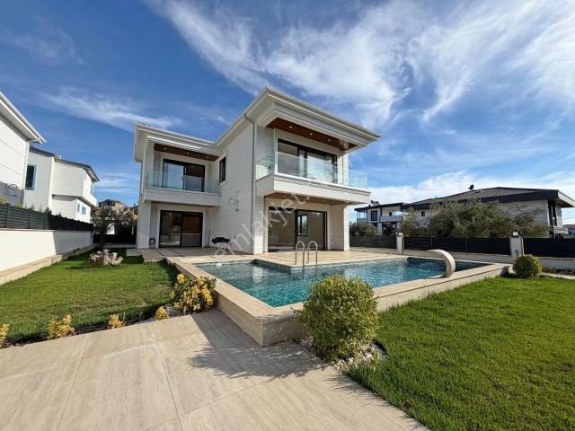 ▀ Güç'ten Güre'de Doğayla İç İçe Lüx Yaşam & Yüzme Havuzlu 3+1 Villa