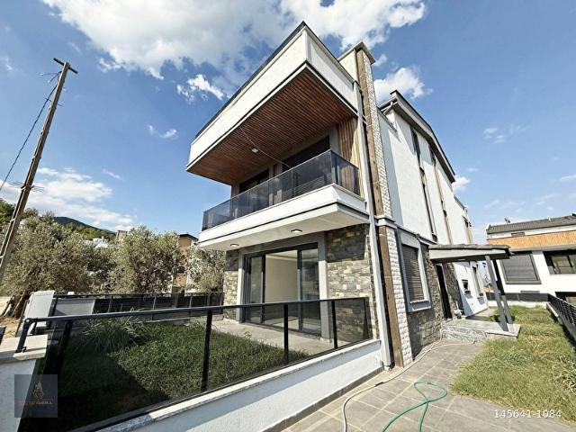 GÜÇTEN GÜREDE DOĞA VE DENİZ MANZARALI TERASLI ŞAHANE 3+1 VİLLA