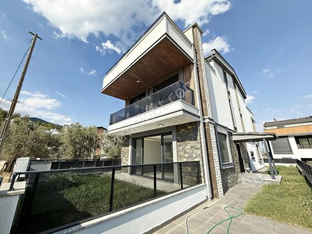 ▀güçten▀ Gürede Doğa Ve Deniz Manzaralı Teraslı Şahane 3+1 Villa