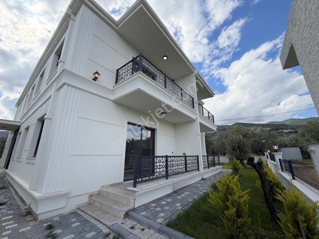 ▀güç'ten Güre'de Geniş Bahçeli Kazdağı Manzaralı Sıfır 2+1 Daire