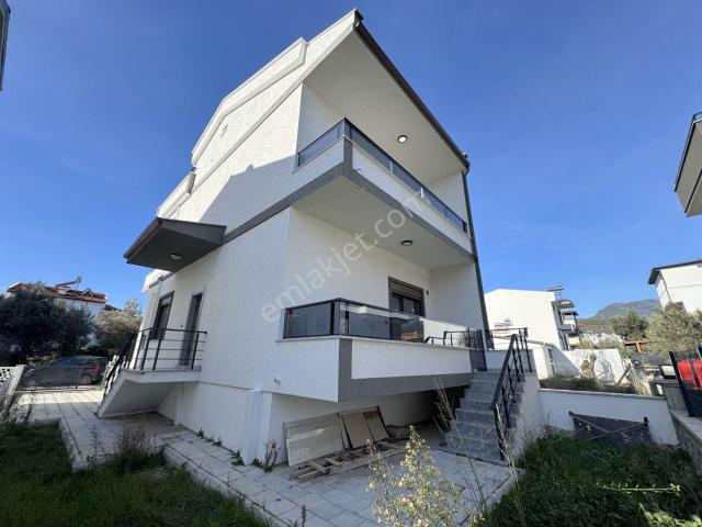 Güç'ten Güre'de Kazdağları & Deniz Manzaralı Teraslı Ebeveynli Lüx 3+1 Villa