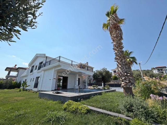 ▀ Güç'ten Deniz Manzaralı Havuzlu Hayallerinizi Süsleyen 4+1 Villa