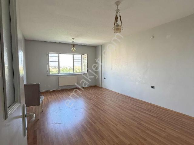 Güç Emlaktan Toki Akabede Kiralık 3+1 Daire