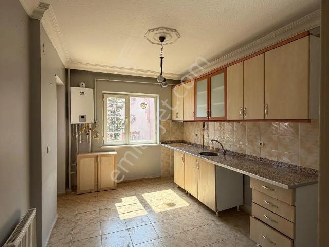 Güç Emlak'tan Akabe Tokide 3+1 Kiralık Daire.