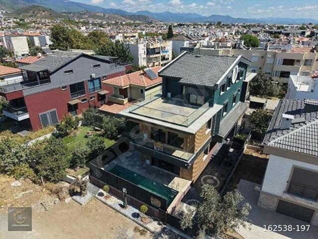 GÜÇLÜ KARDEŞLER 5+1 ASANSÖRLÜ HAVUZLU ÖZEL TASARIM VİLLA
