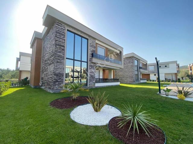 Güçlü Kardeşler Altınoluk Denize 100 Metre Ultra Lüks Villa'lar