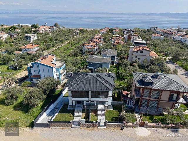 GÜÇLÜ KARDEŞLER DENİZ MANZARALI GENİŞ BAHÇELİ 3+1 VİLLA