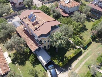 Güçlü Kardeşler Denize 200m 300m2 Arsaya Sahip 4+1 Fırsat Villa