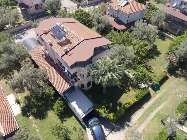 Güçlü Kardeşler Denize 200m 300m2 Arsaya Sahip 4+1 Fırsat Villa