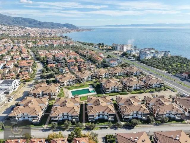 Güçlü Kardeşler Havuzlu Site İçerisinde 2+1 Ayrı Mutfak Daire