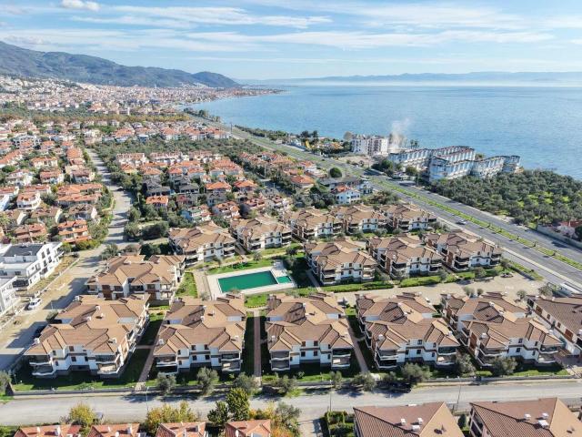 Güçlü Kardeşler Havuzlu Site İçerisinde 2+1 Ayrı Mutfak Daire