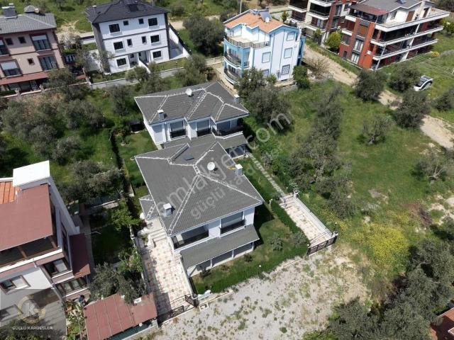 Güçlü Kardeşler Tam Müstakil 3+1 Geniş Bahçeli Lüks Villa