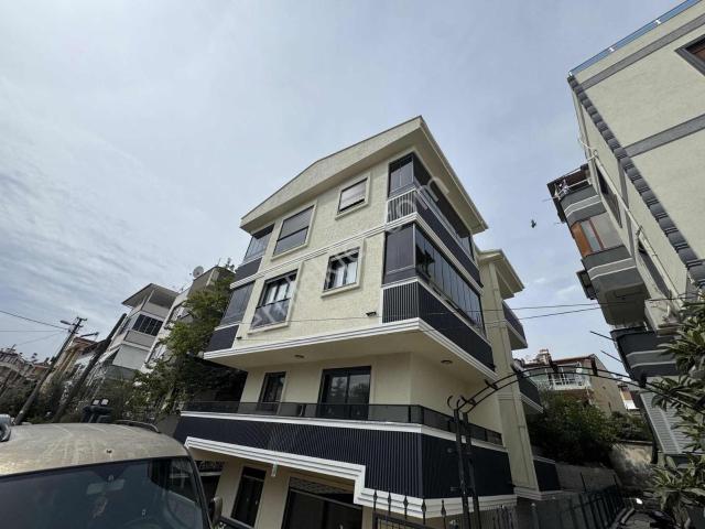 Güçlü Kardeşlerden Altınoluk Merkezde 1+1 Daire