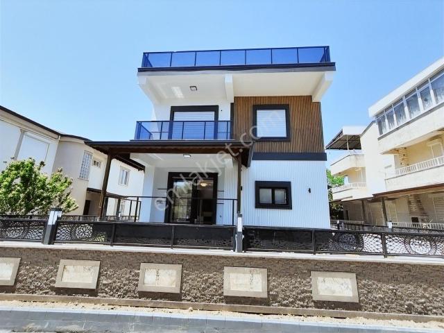 Güçlü Kardeşlerden Fenerde Denize 50 M. Ultra Lüks Villa