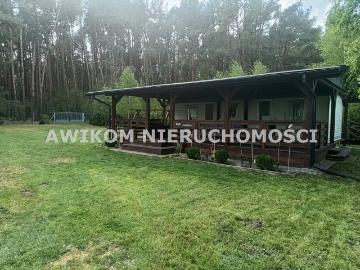 Urokliwy domek letniskowy z tarasem i dostępem do jeziora