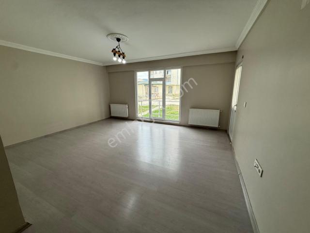 Gümüşova Fatih Mahallesinde Site İçerisinde Satılık 3+1 Arakat