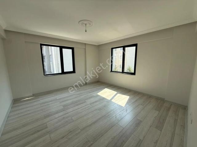 Gümüşova Merkezde Krediye Uygun Sıfır 2+1 Daire