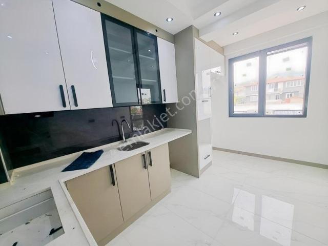 Gümüşçay'da Satılık Arakat Lüks 2+1 Daire