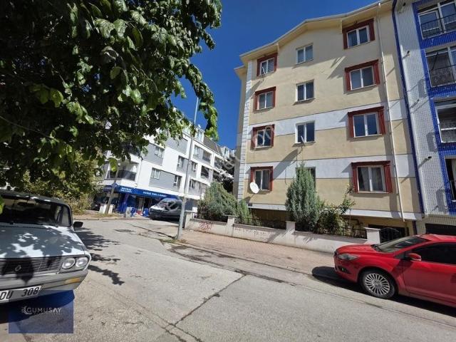 Gümüşay'dan Bahçelievler'de Kiralık Ara Kat Köşe 2+1 Daire