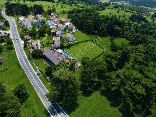 Gümüş'den 2665 M2 Arsa İçerisinde 3 Adet Havuzlu Villa Dağ Evi
