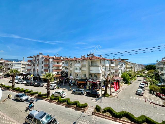 Gümüş'den Akçayın Kalbinde Cadde Üzerinde Denize 300m 2+1 Daire!