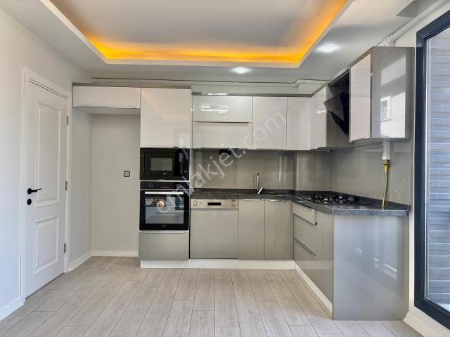 Gümüşden Akçayda Cam Balkonlu Doğalgazlı Şık Tasarımlı 1+1 Daire