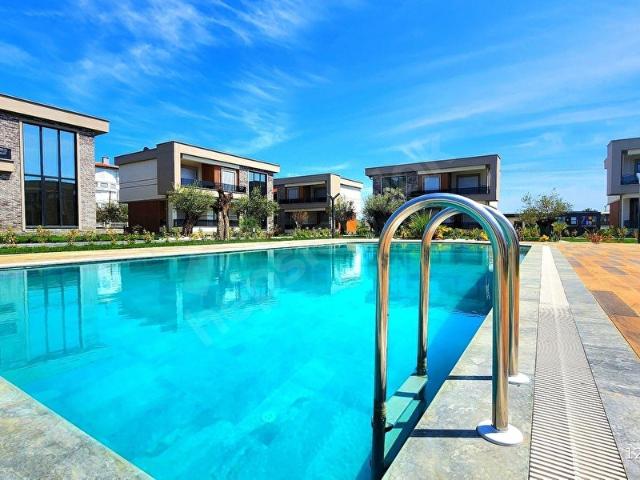 GÜMÜŞ'DEN EGENİN KALBİNDE HAVUZLU SİTE İÇERSİNDE LOFT KONSEPTLİ 4+1 VİLLA