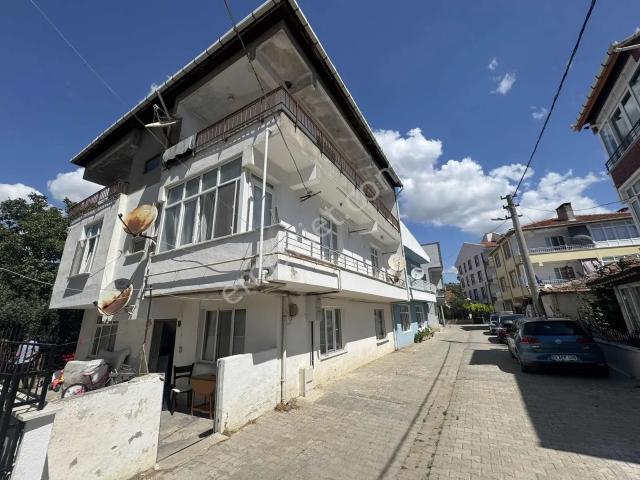Gümüş Emlak'tan Camikebir Mahallesinde Satılık 3+1 Daire