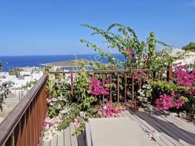 Gümüşlük Yalıkavak Manzaralı Bahçeli Köşe Villa
