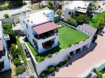 Gümüşlük Yalıkavak Yunan Adaları Manzaralı Geniş Bahçeli Villa