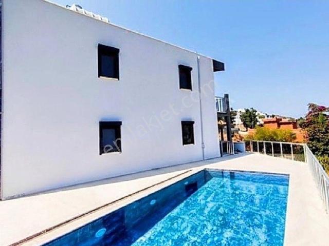 Gümüşlük Denize Yürüme Mesafesinde Ve Deniz Manzaralı, Havuzlu Ve Masrafsız 2+1 Üst Kat Yeni Daire