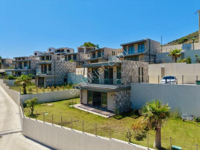 Gümüşlük Havuzlu Güvenlikli Site İçerisinde 3+1 Müstakil Villa