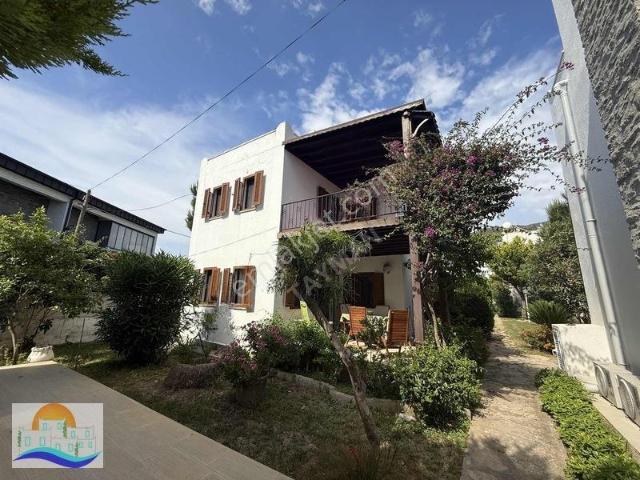 Gümüşlük Kadıkalesi'nde Denize 50m, 2+1 Dubleks Müstakil Ev