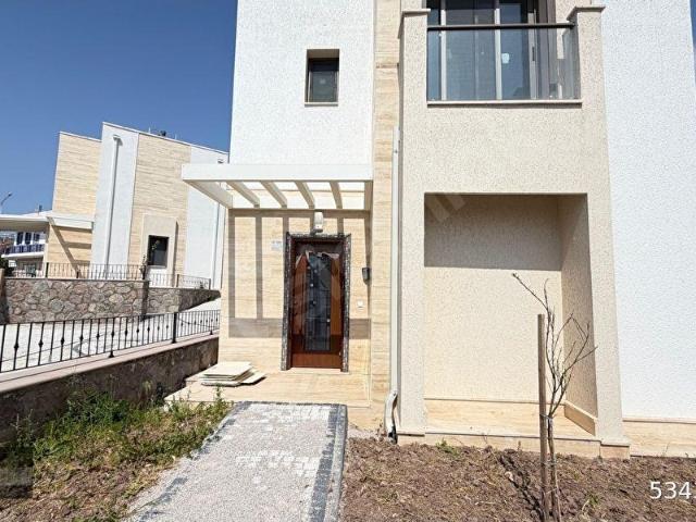 Gümüşlük Merkezde 2+1 Tam Müstakil Yıllık Kiralık