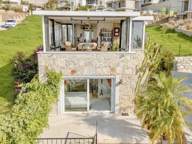 Gümüşlük'te Deniz Manzaralı Müstakil Taş Ev