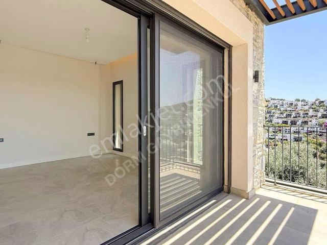 Gümüşlük'te Denize Yakın Özel Tasarım Sıfır Modern Satılık Villa