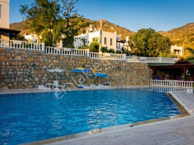 Gümüşlük'te Havuzlu Sitede 4+2 Dublex Villa