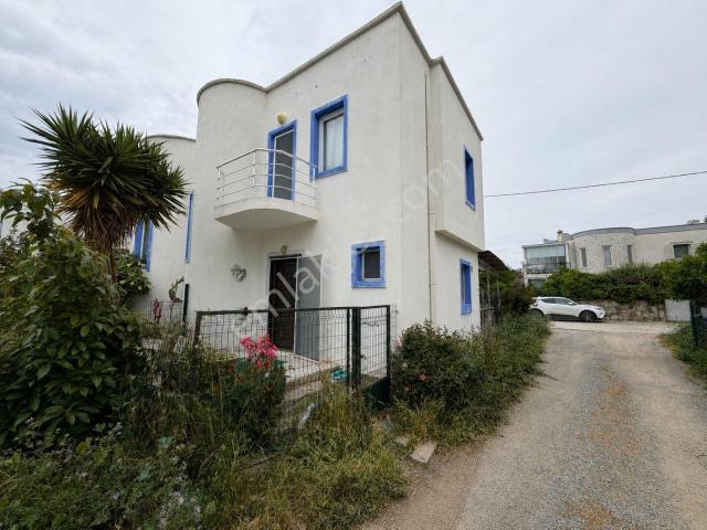 Gümüşlük'te,satılık,merkezi Konumda,3+1,dubleks,ikiz Villa