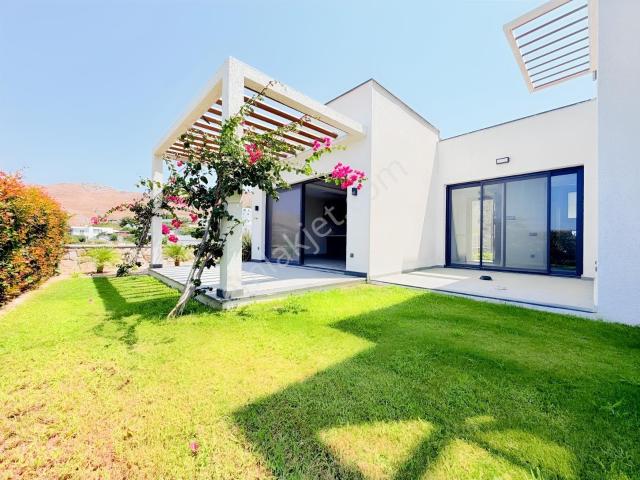 Gümüşlük'te,3+1,tam Müstkail,site İçerisinde,bahçeli Villa