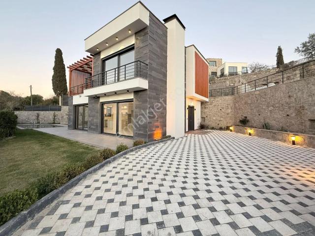 Gümüşlük'te 530 M2 Arsa İçerisinde Fırsat Fiyata 4+1 Villa !