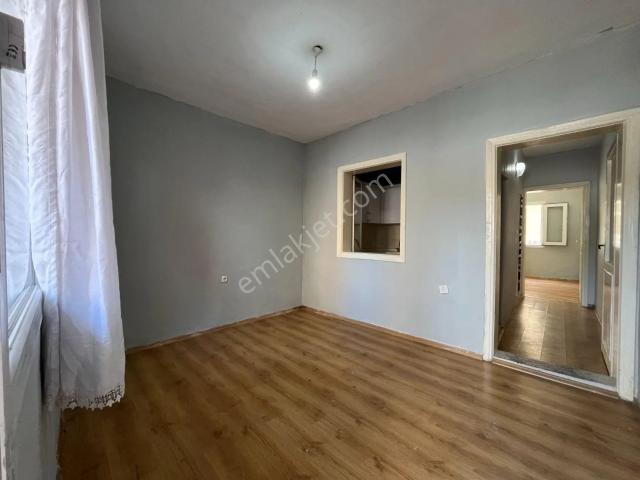 Gümüşpala Merkezde Karakol Ve Muhtarlık Yakını 1+1 Kiralık Daire