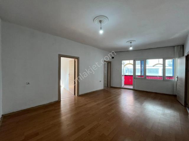 Gümüşpalada Sağlık Ocak Ve Okul Yakını Ara Kat 2+1 Kiralık Daire