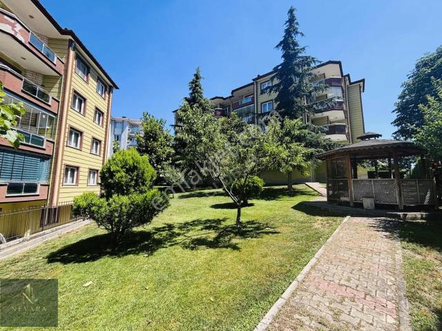 Gümüştepeye Yakın Site İçerisinde Manzaralı Geniş 3+1 Daire