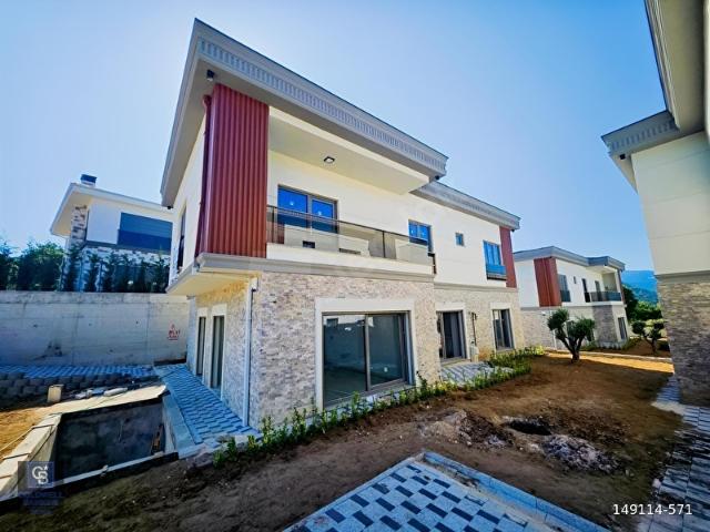 GÜMÜŞTEPE DE NET 270 METREKARE 4+1 MÜSTAKİL HAVUZLU VİLLA